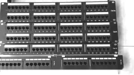 Aze UTP 10 인치 12포트 네트워크 표면 벽 마운트 수직 패치 패널